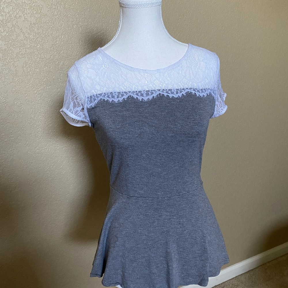 Kensie Gray and White Peplum Cap Sleeve Blouse